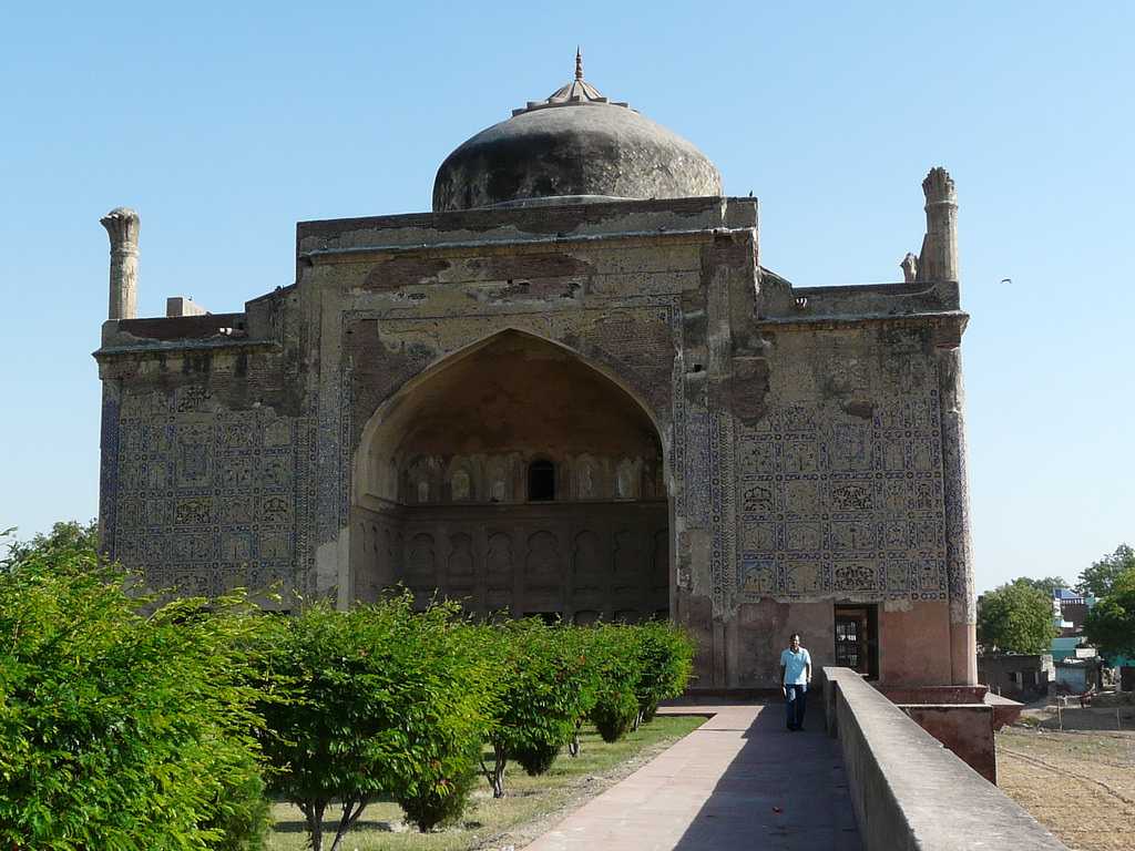 Visit Chini ka Rauza