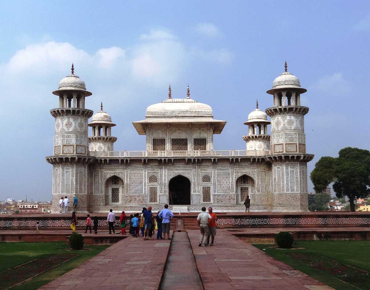 Visit Itimad-ud-daulah's Tomb
