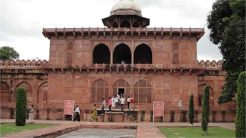 Visit Taj Museum
