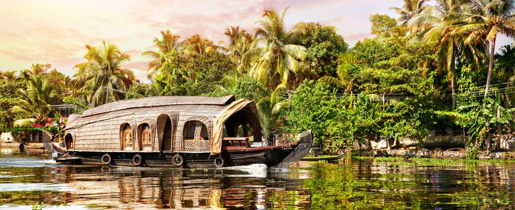Visit Houseboats in Alleppey