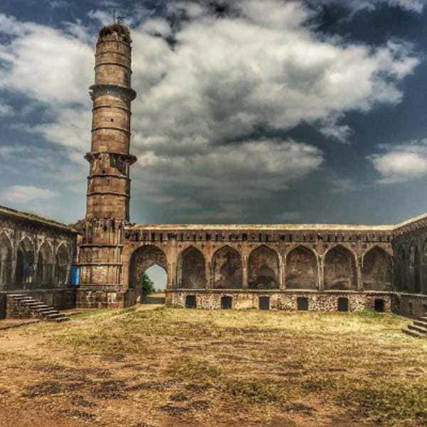 Visit Asirgarh Fort