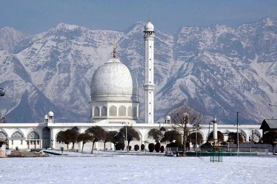 Visit Hazratbal Shrine