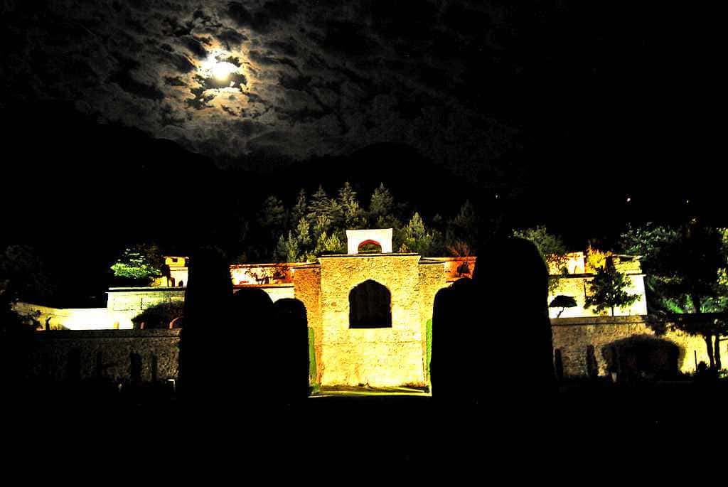 Visit Pari Mahal