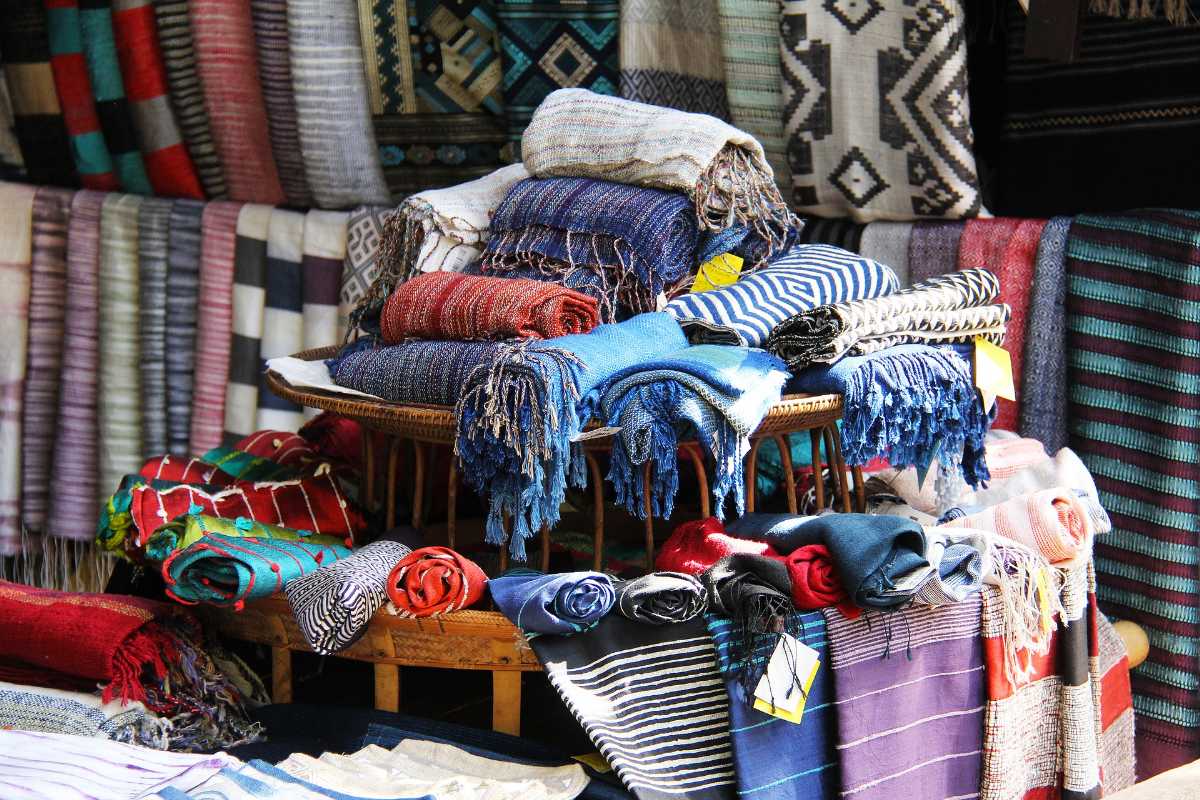 Visit Shopping in Kashmir