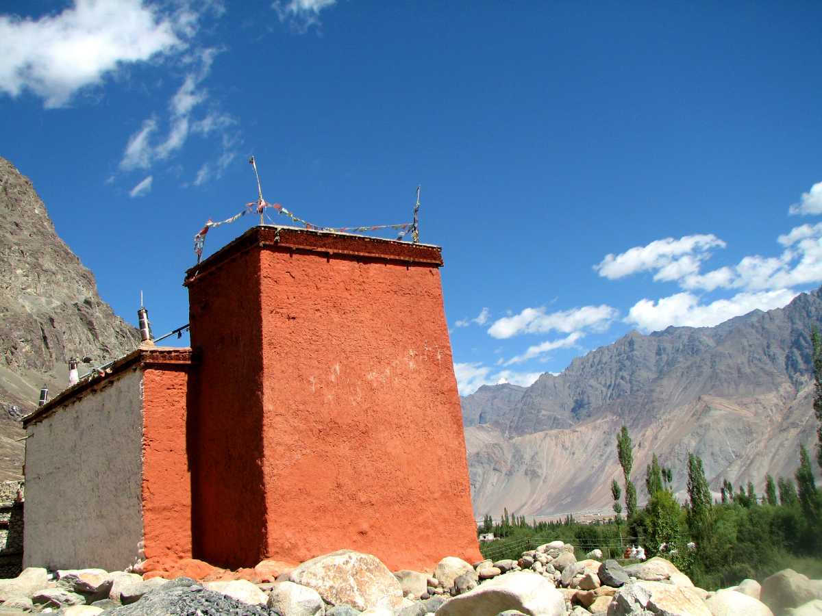 Visit Hundur Monastery