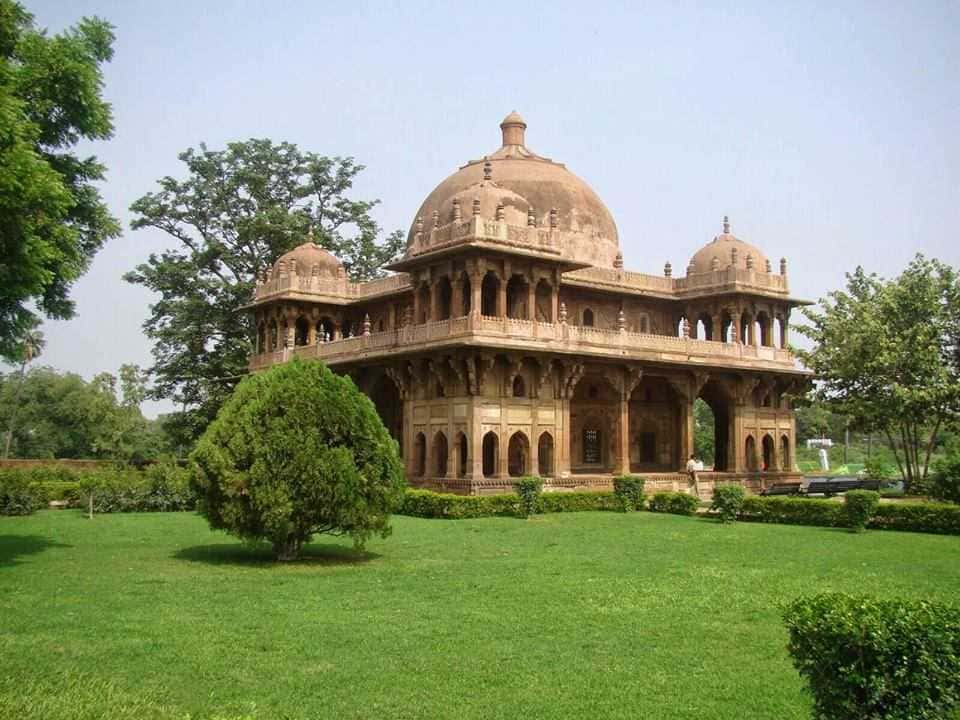 Visit Chhoti Dargah, Maner
