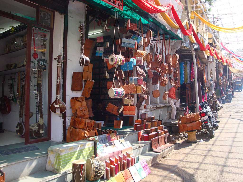 Visit Hathi Pol Bazar