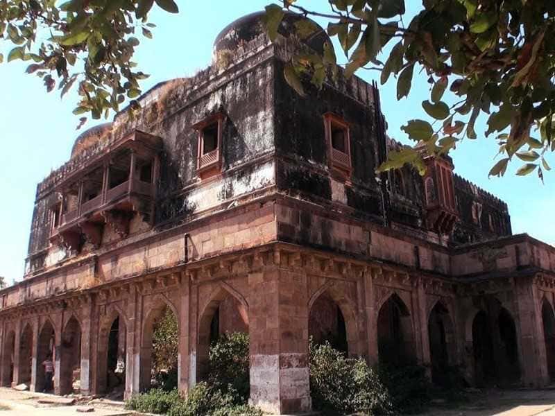 Visit Kaliyadeh Palace