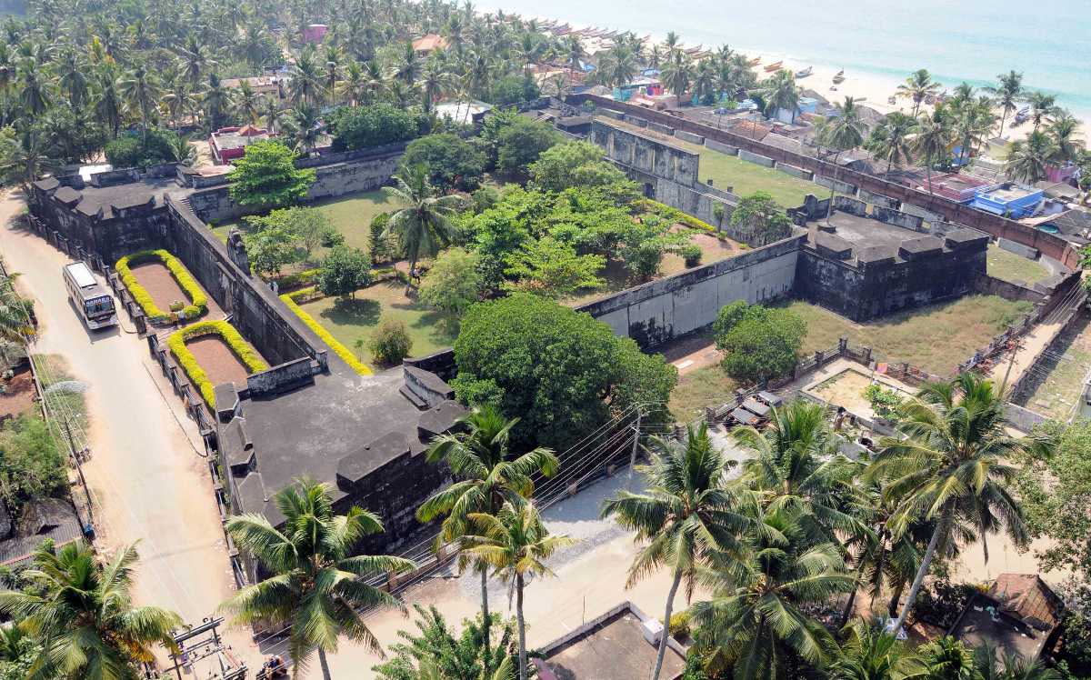 Visit Anchuthengu Fort (Anjengo Fort)
