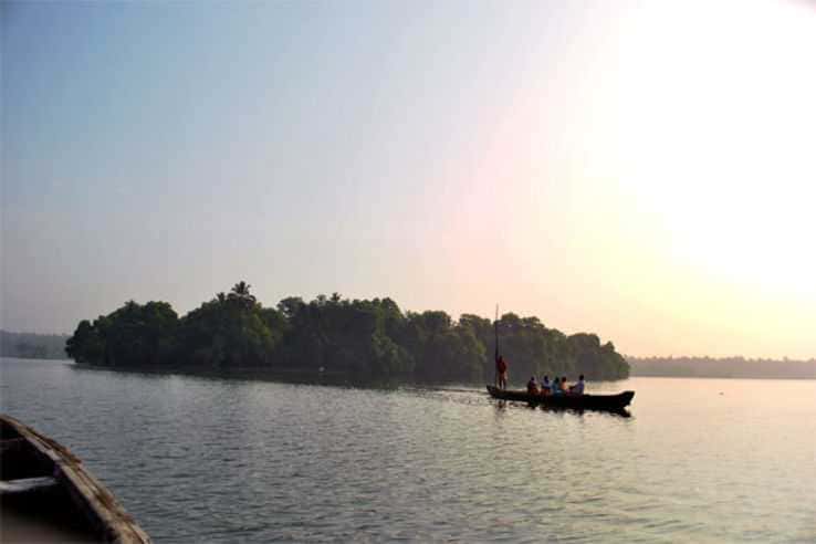 Visit Ponnumthuruthu